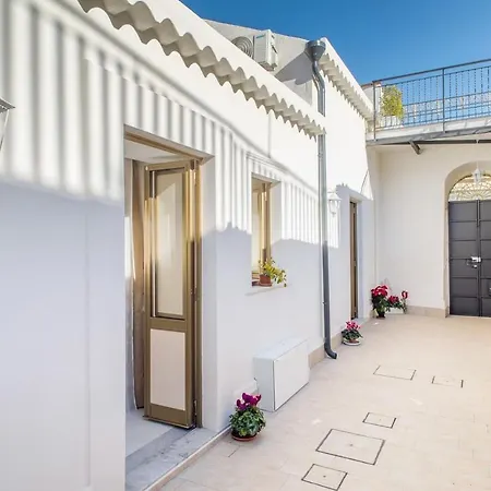 L'antico Cortile Di Alba Panzió Viagrande