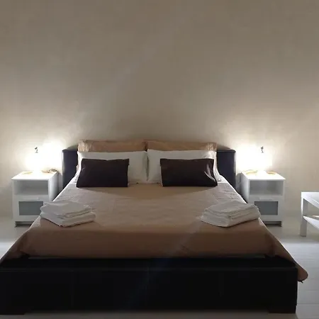 L'antico Cortile Di Alba Bed and Breakfast 3*