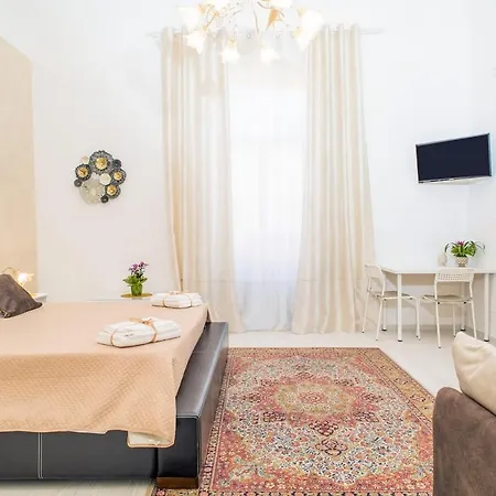 L'antico Cortile Di Alba