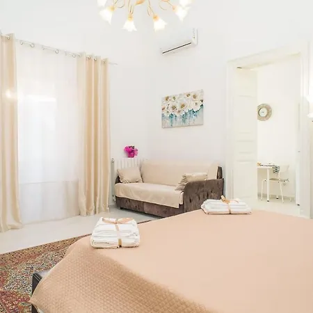 Alba 1 Bed & Breakfast *
